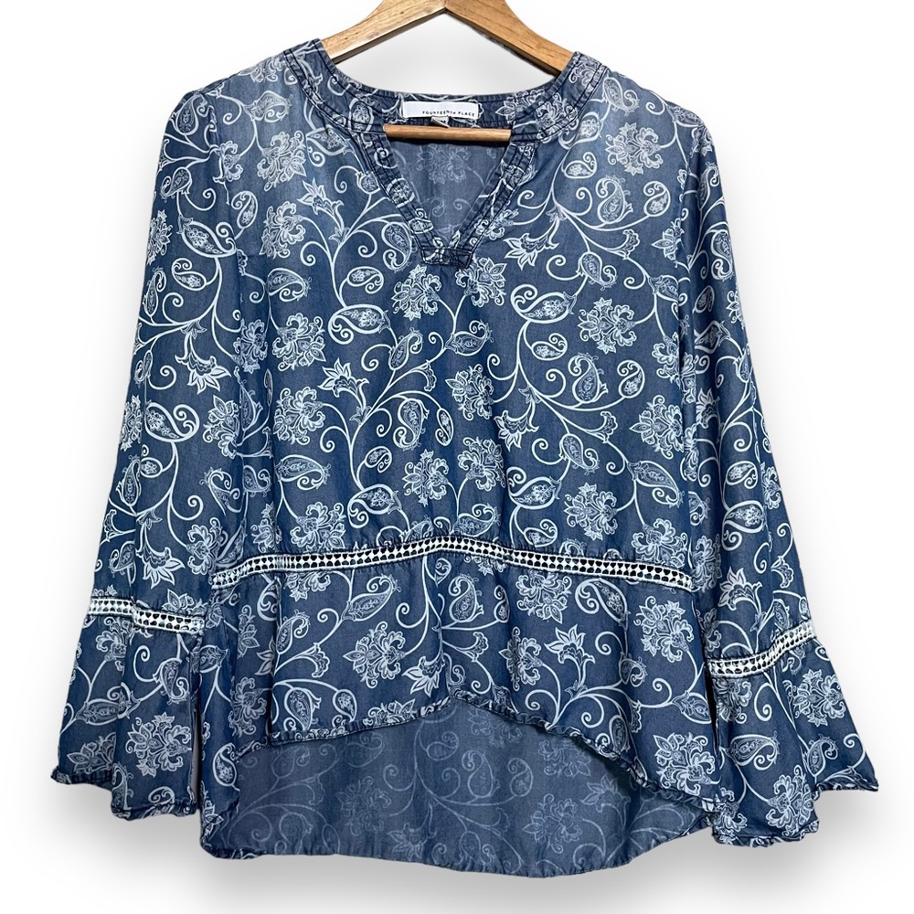Fourteenth Place Paisley‎ Chambray Blouse with V-Neck - Size Medium